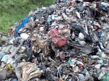 У Буському районі незаконно скинули сміття (фото)