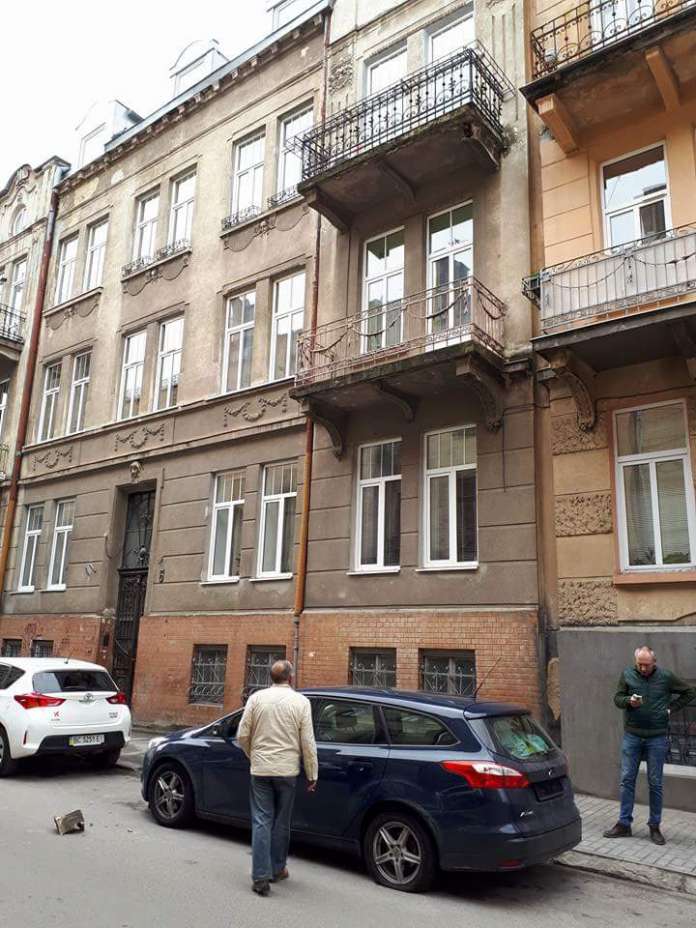 У Львові продовжують обвалюватися балкони У Львові продовжують обвалюватися балкони