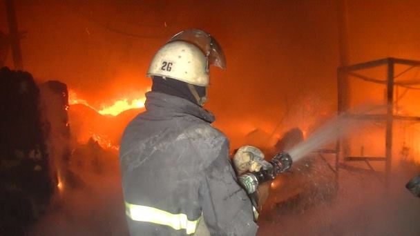 Чоловік отруївся продуктами горіння під час пожежі у квартирі в Мостиськах