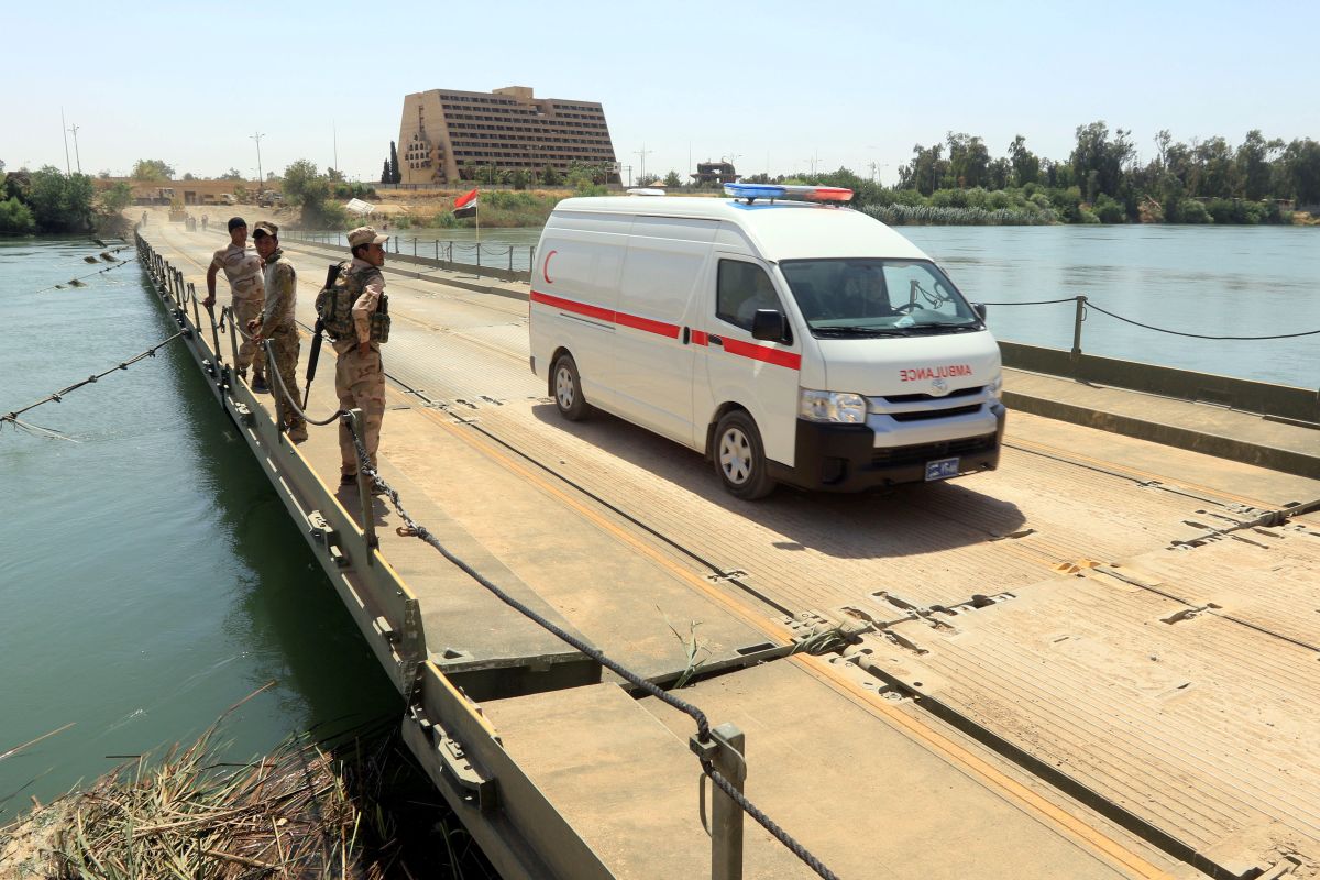 A new floating bridge installed by Iraqi military engineers that reconnects two halves of Mosul is seen in the Hawi al-Kaneesa area, south of Mosul