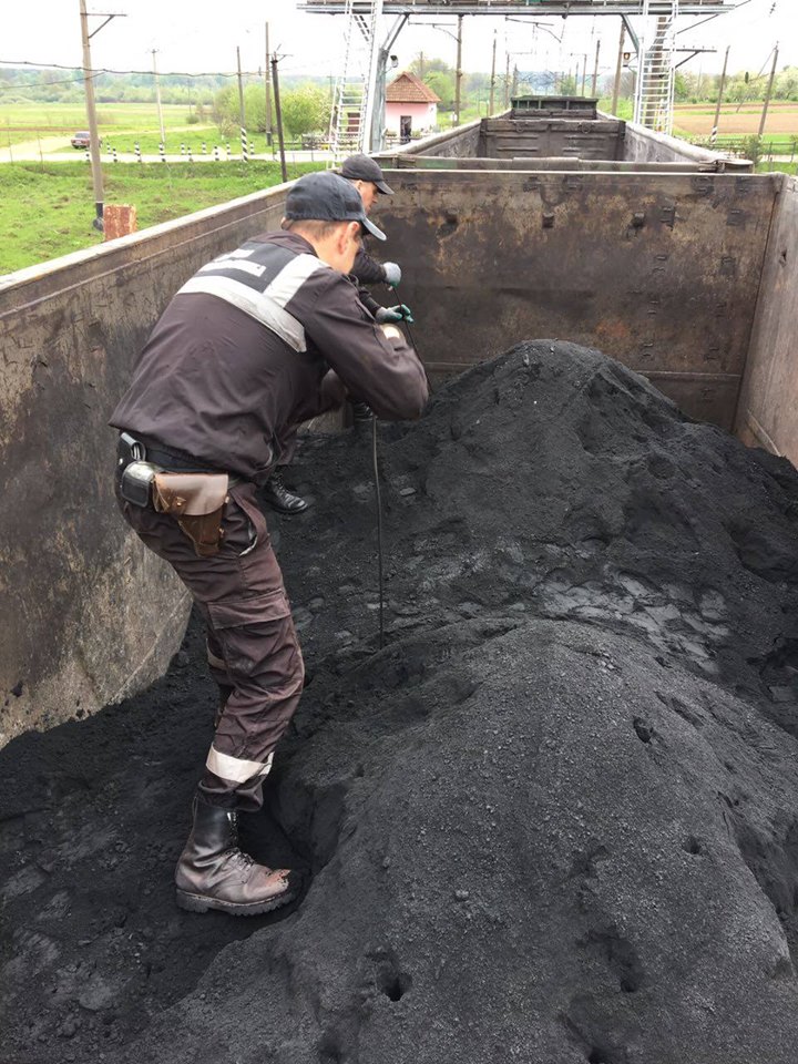 У вантажному потязі знайшли оригінально сховану контрабанду - 2