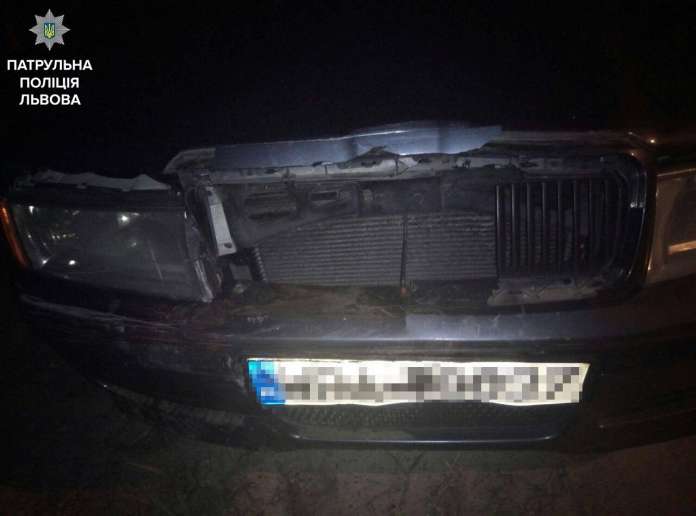 Львівські патрульні затримали п’яного водія, який втік з місця ДТП Львівські патрульні затримали п’яного водія, який втік з місця ДТП