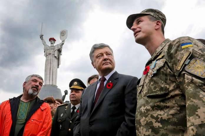 Порошенко анонсував конкурс проекту Меморіалу воїнам АТО Порошенко анонсував конкурс проекту Меморіалу воїнам АТО