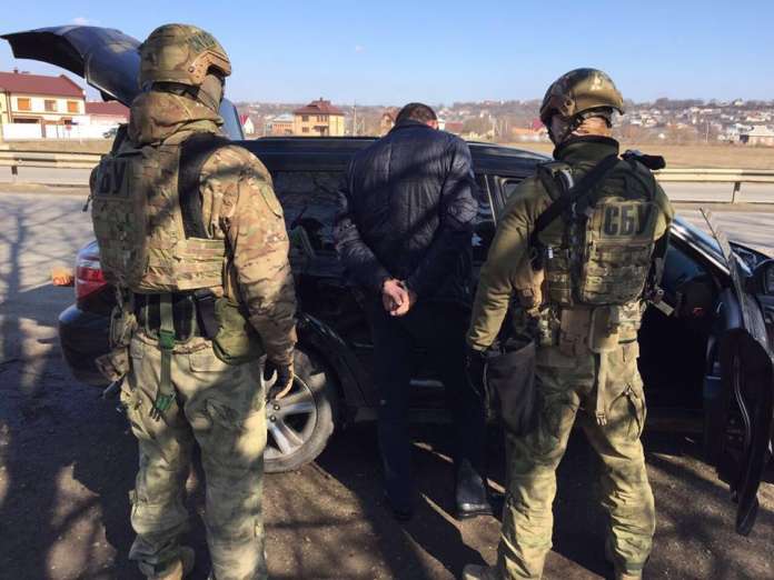 СБУ затримала групу торгівців зброєю СБУ затримала групу торгівців зброєю