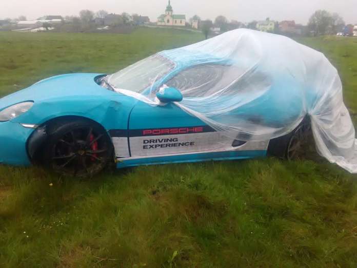 Біля Львова з траси злетів «Порше» Біля Львова з траси злетів «Порше»
