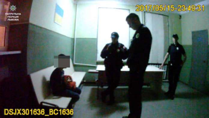 Патрульні знайшли 11-річного хлопчика у Львові, який вийшов з будинку та не повернувся Патрульні знайшли 11-річного хлопчика у Львові, який вийшов з будинку та не повернувся
