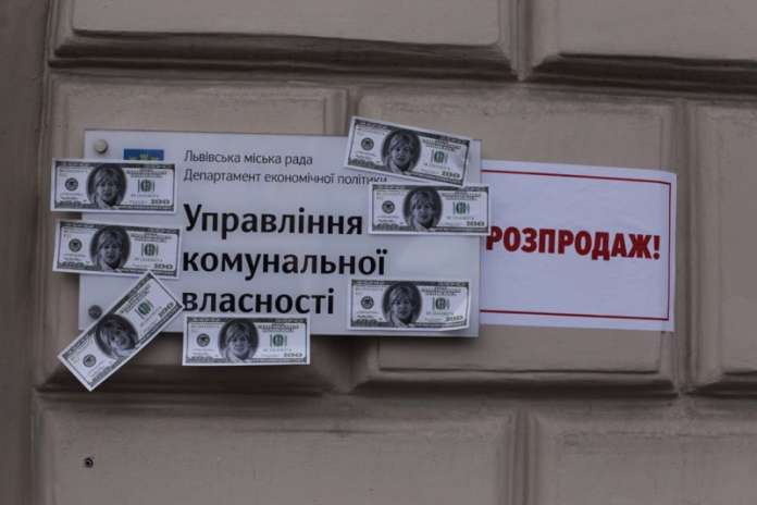 Шарпанина між жінками та заяви у поліцію: як громадські активісти протестували проти Інни Свистун Шарпанина між жінками та заяви у поліцію: як громадські активісти протестували проти Інни Свистун