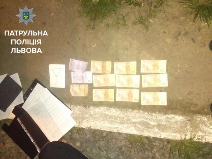Львівські патрульні затримали квартирного злодія, ще трьом вдалося втекти Львівські патрульні затримали квартирного злодія, ще трьом вдалося втекти