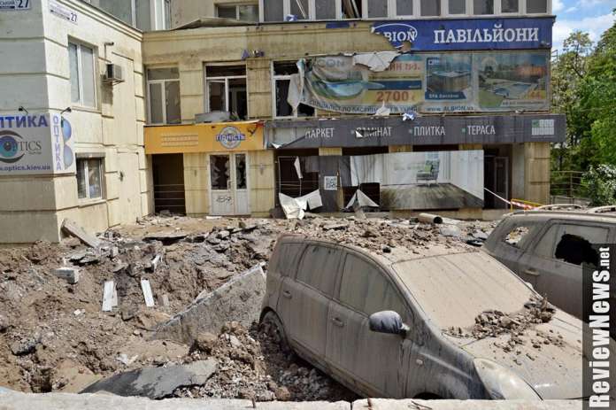 У столиці прорвало трубу водопостачання: людям потрібна допомога У столиці прорвало трубу водопостачання: людям потрібна допомога
