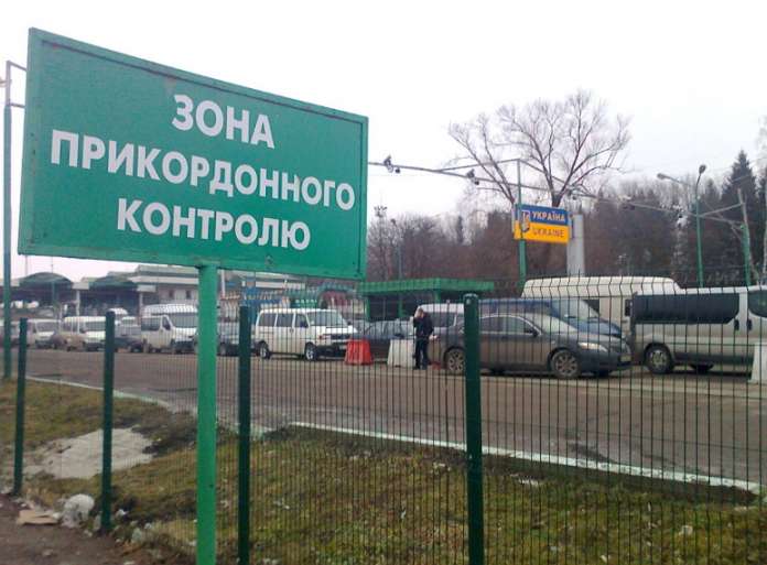 У пункті пропуску «Шегині» затримали чоловіка, який намагався вивезти 200 тисяч євро У пункті пропуску «Шегині» затримали чоловіка, який намагався вивезти 200 тисяч євро