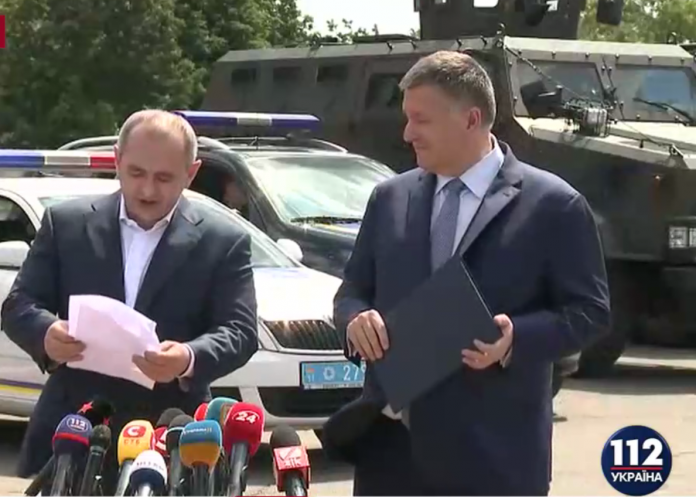 У 15 областях проходять обшуки у екс-начальників управлінь Міндоходів, вже затримано 23 особи У 15 областях проходять обшуки у екс-начальників управлінь Міндоходів, вже затримано 23 особи