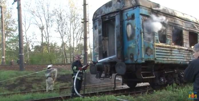 У львівському депо вщент згорів вагон (відео) У львівському депо вщент згорів вагон (відео)
