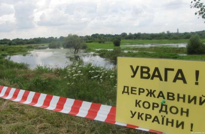 Поліція розшукує зловмисника, який взяв з трьох іноземців по 2 тисячі доларів за перетин кордону Поліція розшукує зловмисника, який взяв з трьох іноземців по 2 тисячі доларів за перетин кордону