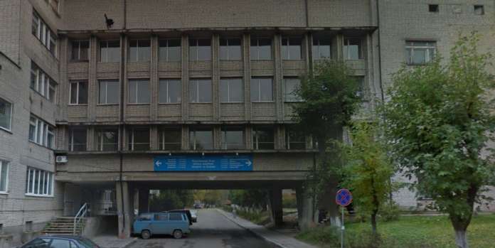У Львові молода жінка у присутності матері викинулася з вікна лікарні У Львові молода жінка у присутності матері викинулася з вікна лікарні