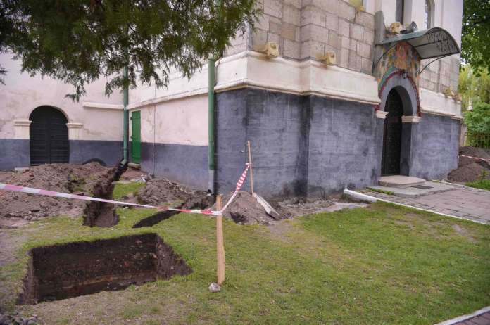 Львівські археологи біля церкви святого Миколая знайшли давній цвинтар Львівські археологи біля церкви святого Миколая знайшли давній цвинтар