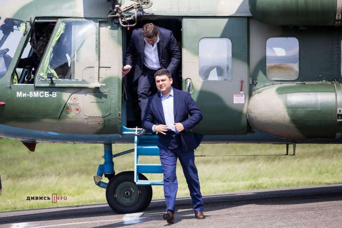Прем’єр-міністр України проінспектував ремонт доріг на Львівщині (фото) Прем’єр-міністр України проінспектував ремонт доріг на Львівщині (фото)