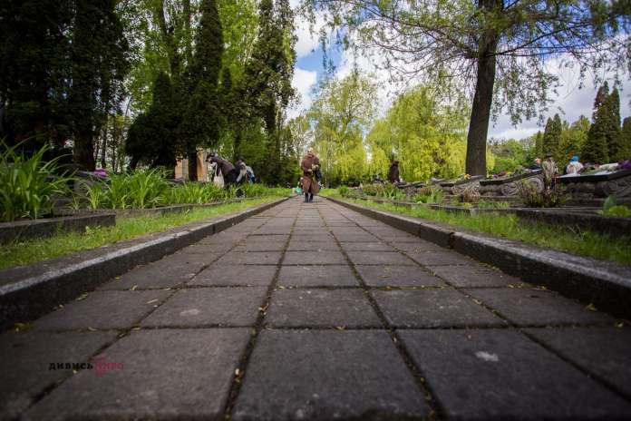 Погода на вихідні: в Україні буде тепло і з дощами Погода на вихідні: в Україні буде тепло і з дощами