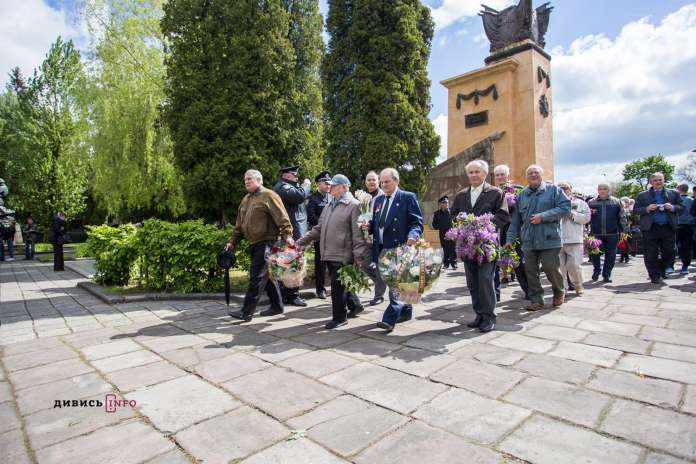 Як відзначили 9 травня на Пагорбі Слави у Львові (фоторепортаж) Як відзначили 9 травня на Пагорбі Слави у Львові (фоторепортаж)