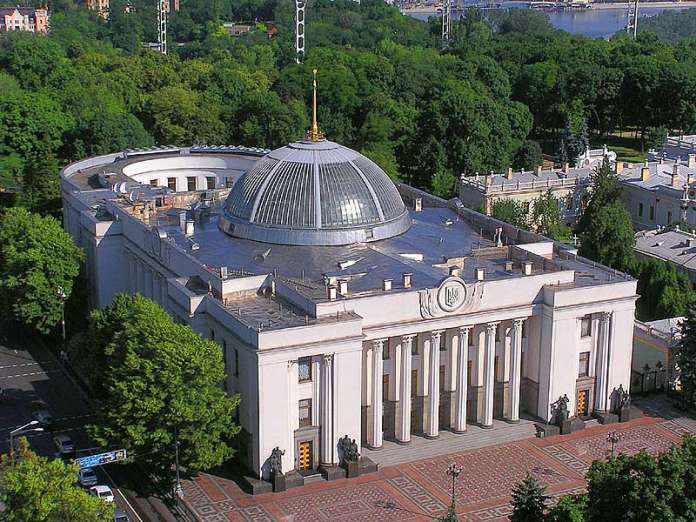 Депутатів за прогули оштрафували на 1,7 мільйона гривень Депутатів за прогули оштрафували на 1,7 мільйона гривень