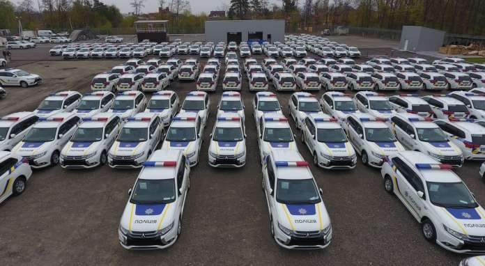 Нацполіція України отримала 635 гібридних автомоблів Mitsubishi Нацполіція України отримала 635 гібридних автомоблів Mitsubishi