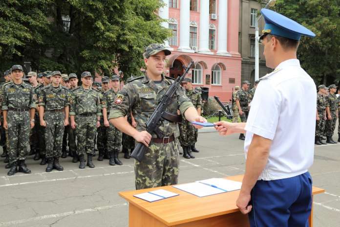 Військовий комісар Львівщини розповів, коли призиватимуть офіцерів запасу Військовий комісар Львівщини розповів, коли призиватимуть офіцерів запасу