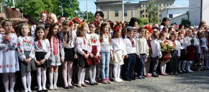 Завтра у школах Львова пролунає «останній дзвоник» (розклад) Завтра у школах Львова пролунає «останній дзвоник» (розклад)