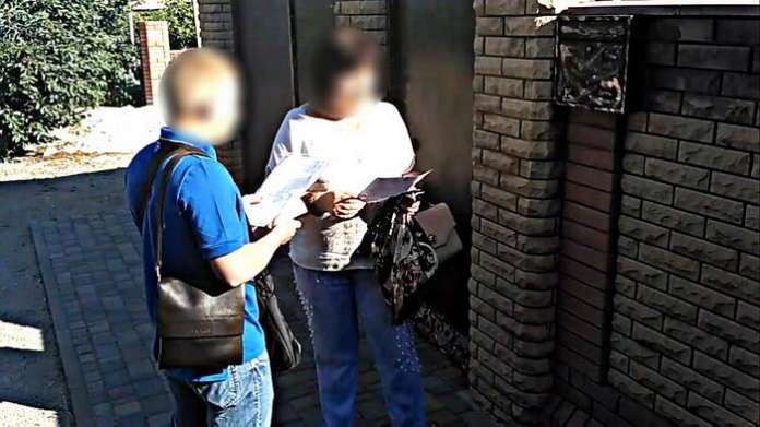 СБУ затримала у районі АТО інформаторку терористів «ДНР» СБУ затримала у районі АТО інформаторку терористів «ДНР»