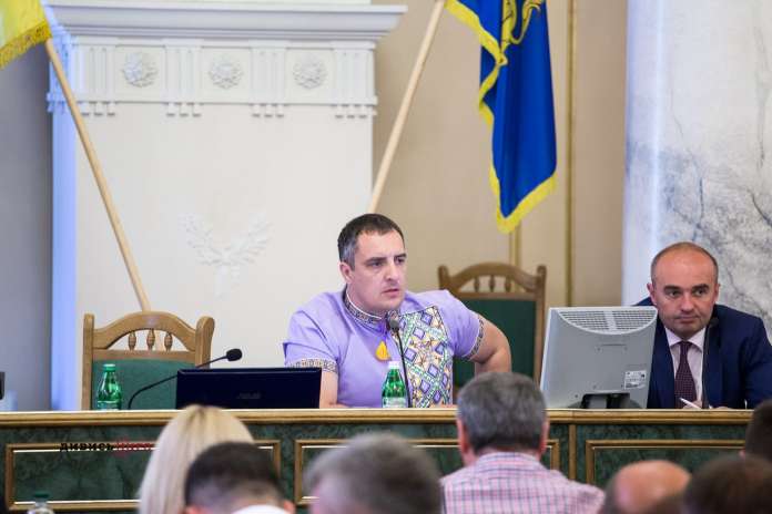 Перевести стрілки зі сміття на обласну раду не вдалося, – Ганущин про Садового Перевести стрілки зі сміття на обласну раду не вдалося, – Ганущин про Садового