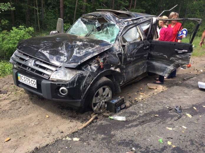 На Львівщині зіткнулися джип та легковик: загинула жінка, ще троє осіб постраждали (фото) На Львівщині зіткнулися джип та легковик: загинула жінка, ще троє осіб постраждали (фото)
