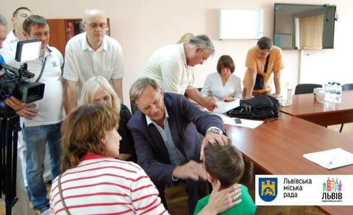 Подружжя хірургів з Німеччини прооперували 27 і проконсультували 65 пацієнтів у Львові Подружжя хірургів з Німеччини прооперували 27 і проконсультували 65 пацієнтів у Львові