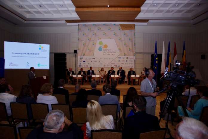 Спікер ВР Парубій приїхав на Форум місцевого розвитку у Трускавець (пряма трансляція) Спікер ВР Парубій приїхав на Форум місцевого розвитку у Трускавець (пряма трансляція)