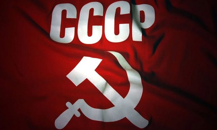 На ЧС в Угорщині росіян змусили зняти футболки з написом «СССР» На ЧС в Угорщині росіян змусили зняти футболки з написом «СССР»