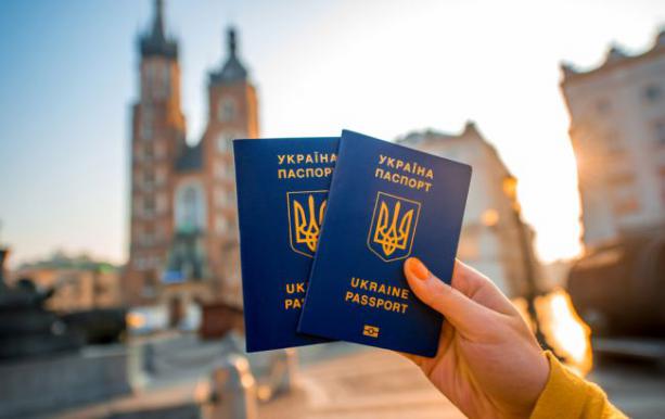 Опитування показало, скільки українців готові назавжди виїхати з України