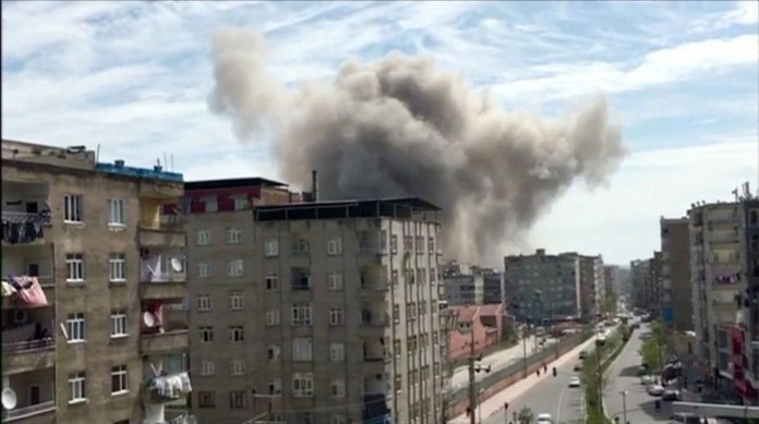 В Донецькій області на території школи пролунав вибух В Донецькій області на території школи пролунав вибух