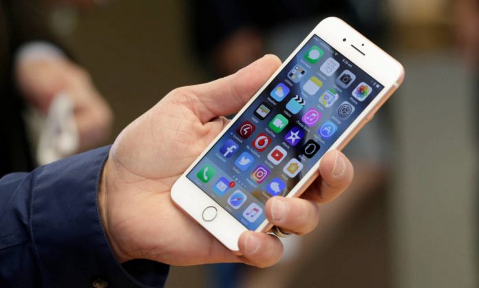 Українці тепер можуть купувати залізничні квитки через iPhone Українці тепер можуть купувати залізничні квитки через iPhone