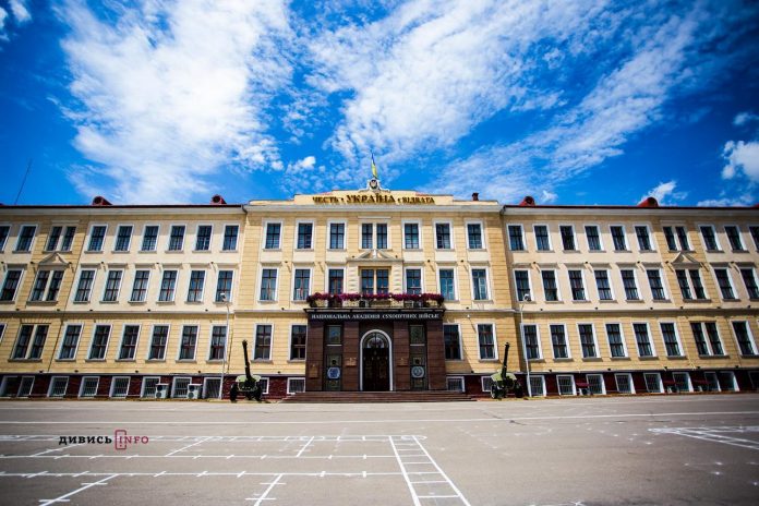 Триває збір підписів під петицією проти знищення Нацакадемії сухопутних військ Триває збір підписів під петицією проти знищення Нацакадемії сухопутних військ