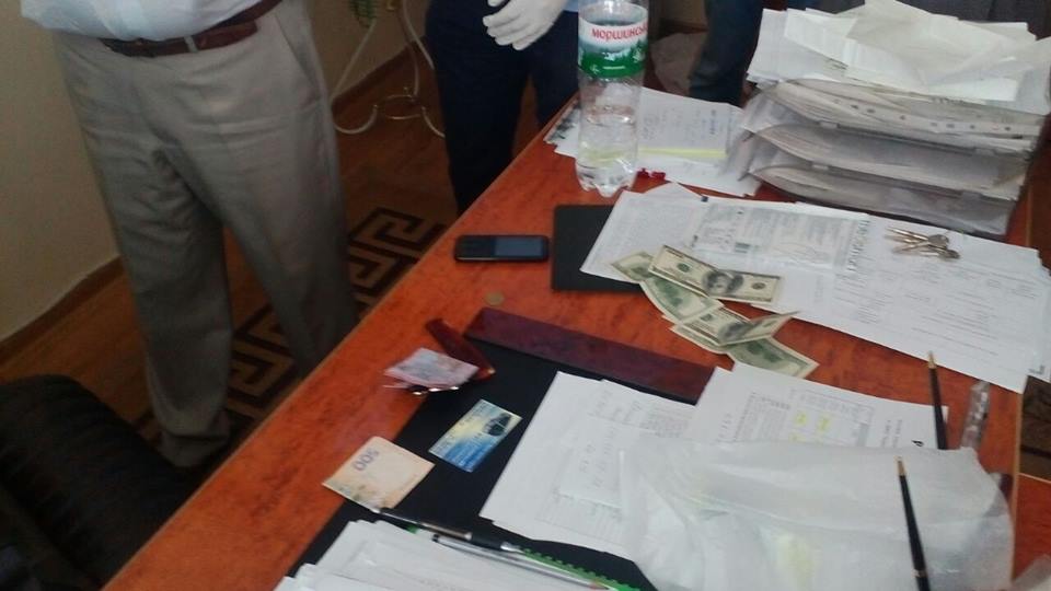 На Львівщині директор вишу попався на хабарі - 1