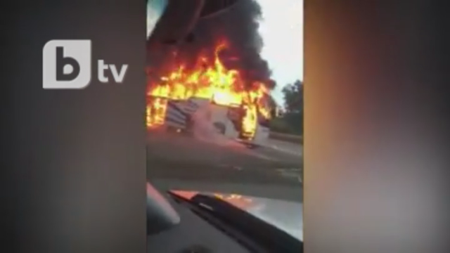 В Болгарії згорів автобус, який перевозив російських туристів (відео)