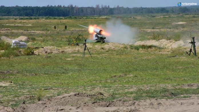 Ефект бойового «Граду»: в Україні безпілотний БТР «Фантом-2» показав стрільби ракетами (відео) Ефект бойового «Граду»: в Україні безпілотний БТР «Фантом-2» показав стрільби ракетами (відео)
