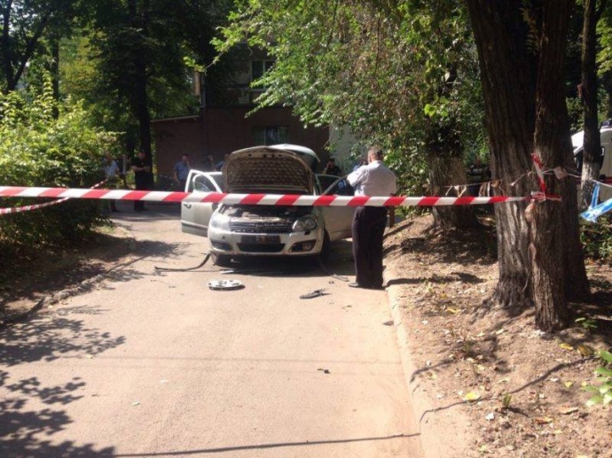 У центрі Дніпра вибухнув автомобіль, водій – у лікарні