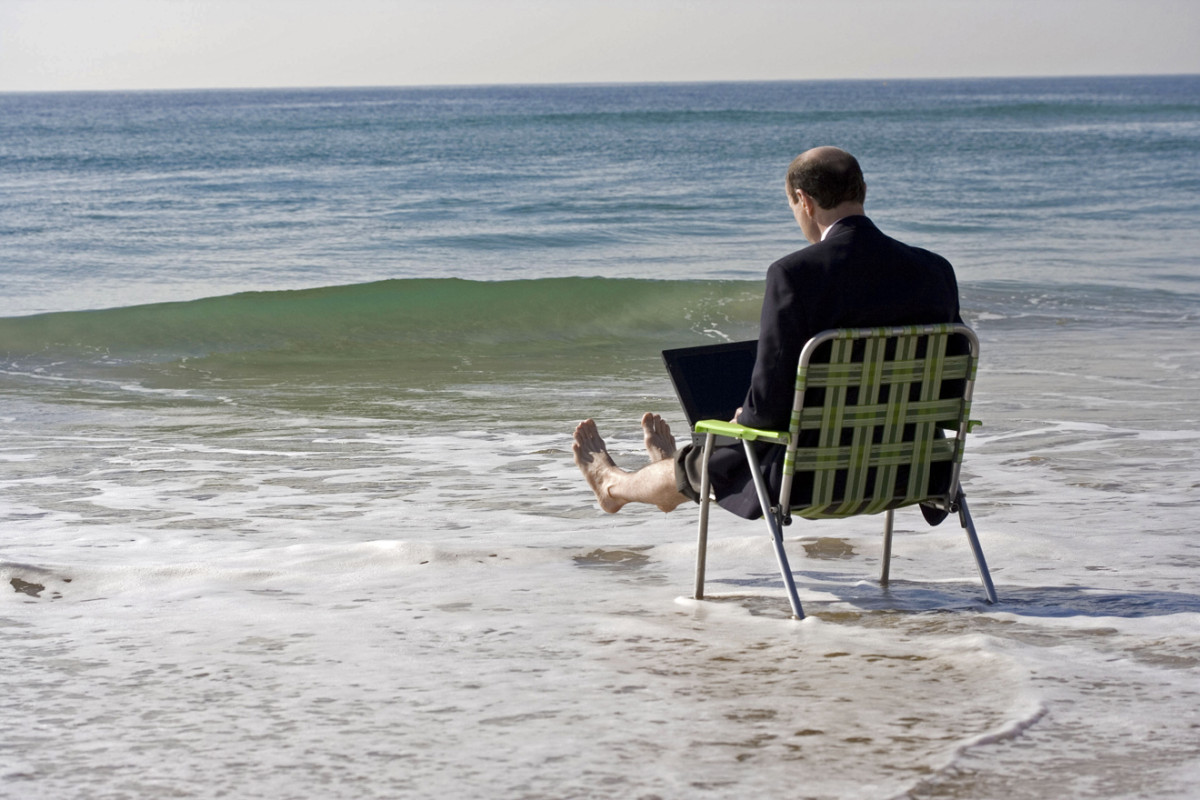 ab-0731-businessman-in-suit-seating-in-chair-on-beach-652