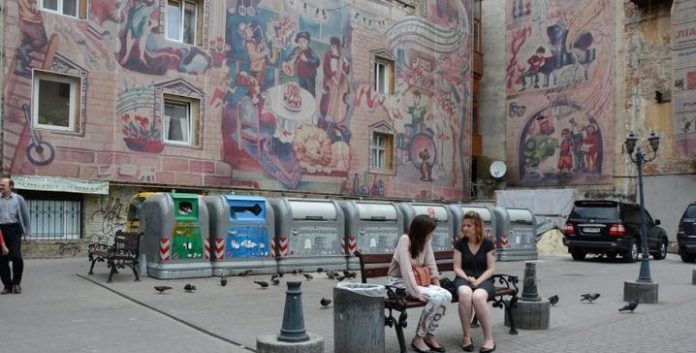 За добу зі Львова вивезли 810 тонн сміття За добу зі Львова вивезли 810 тонн сміття