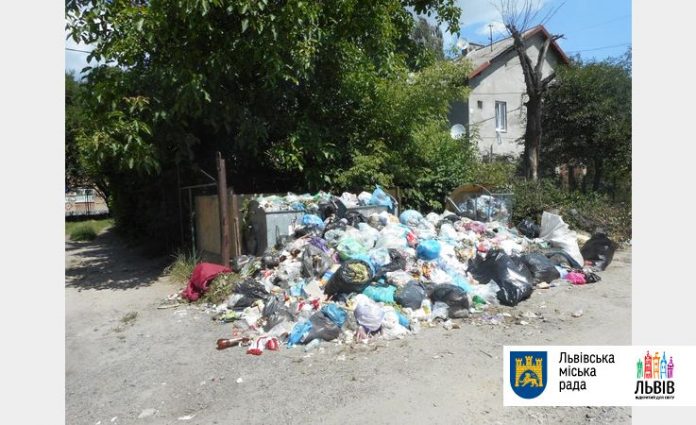 У міській раді порахували переповнені сміттєві майданчики У міській раді порахували переповнені сміттєві майданчики