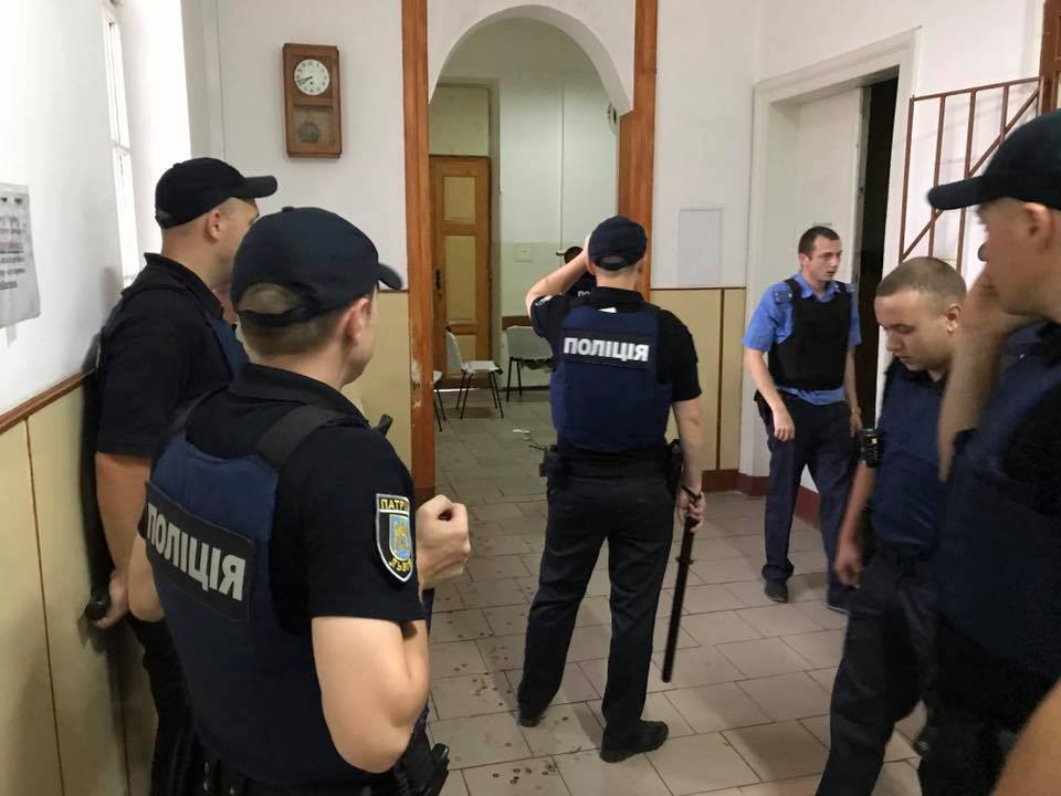 Журналістка пояснила, чому патрульні не застосували зброю у львівській психлікарні