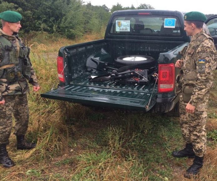 Прикордонники виявили дрон, яким переправляли контрабанду до Румунії Прикордонники виявили дрон, яким переправляли контрабанду до Румунії