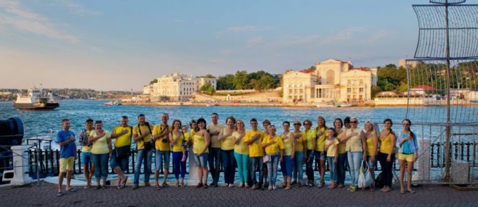 В анексованому Севастополі пройшов патріотичний флешмоб В анексованому Севастополі пройшов патріотичний флешмоб