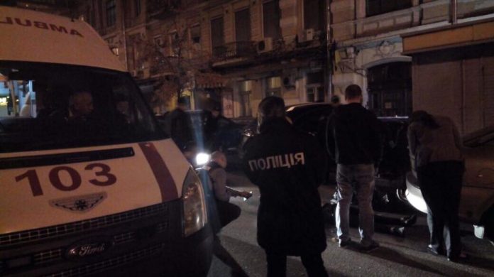 У центрі Києва невідомі розстріляли чоловіка (фото, відео) У центрі Києва невідомі розстріляли чоловіка (фото, відео)
