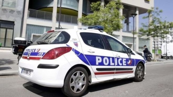 У Франції авто в'їхало у кафе: загинула людина