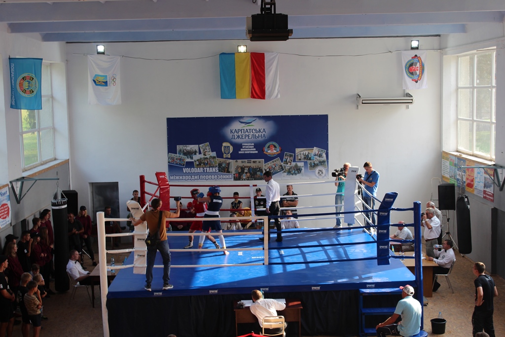 В Золочеві відкрили спеціалізований зал для занять боксу