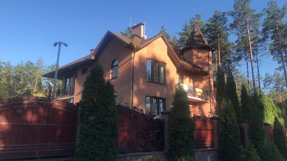 З маєтку, де мешкає підлеглий Луценка, збили дрон журналістів - 3